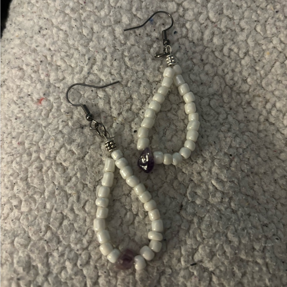White & black earrings